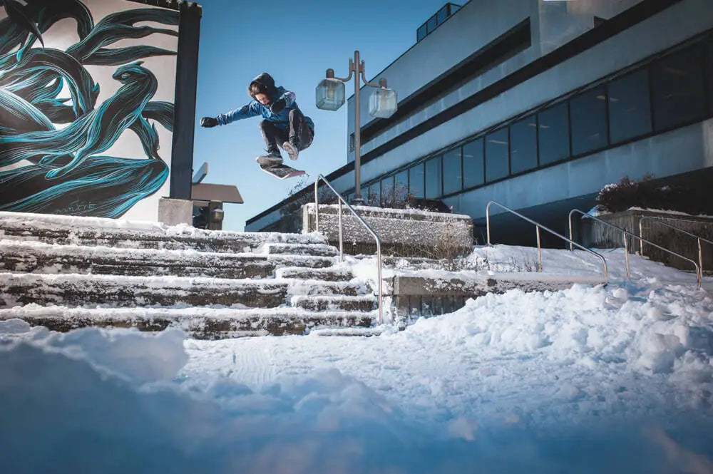 Ambition Team Snowskate Bleu | Skateboard sur neige | Érable canadien | Fabriqué au Canada Ambition Team Snowskate Bleu | Skateboard sur neige | Érable canadien | Fabriqué au Canada