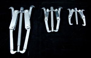 TOOLZONE 3PC 2 LEG GEAR PULLER SET